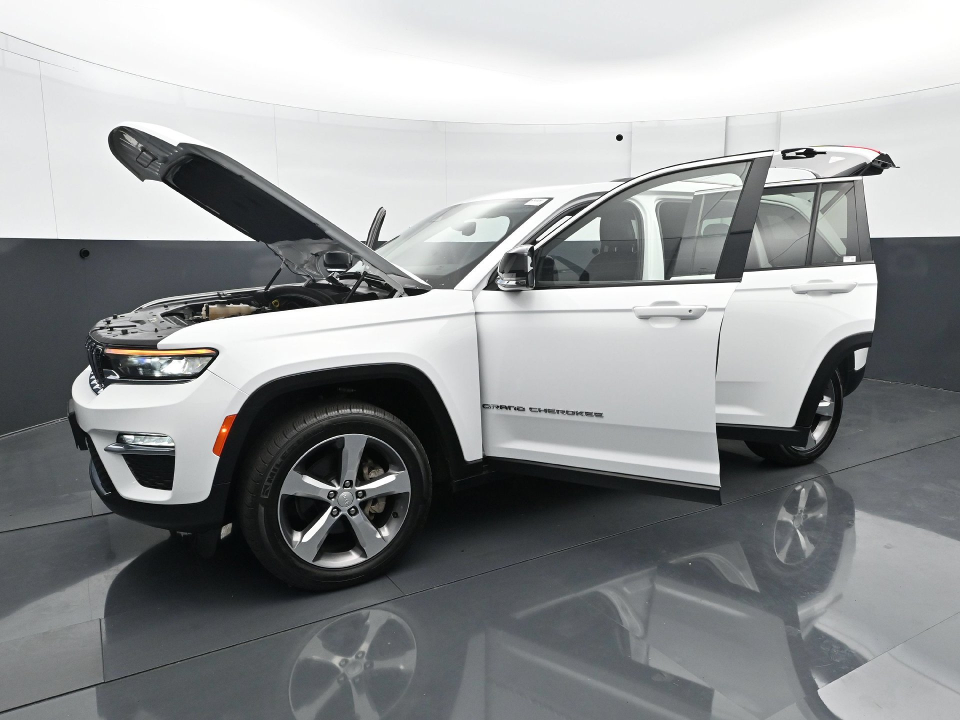 Used 2022 Jeep Grand Cherokee Limited AWD/4WD image 31