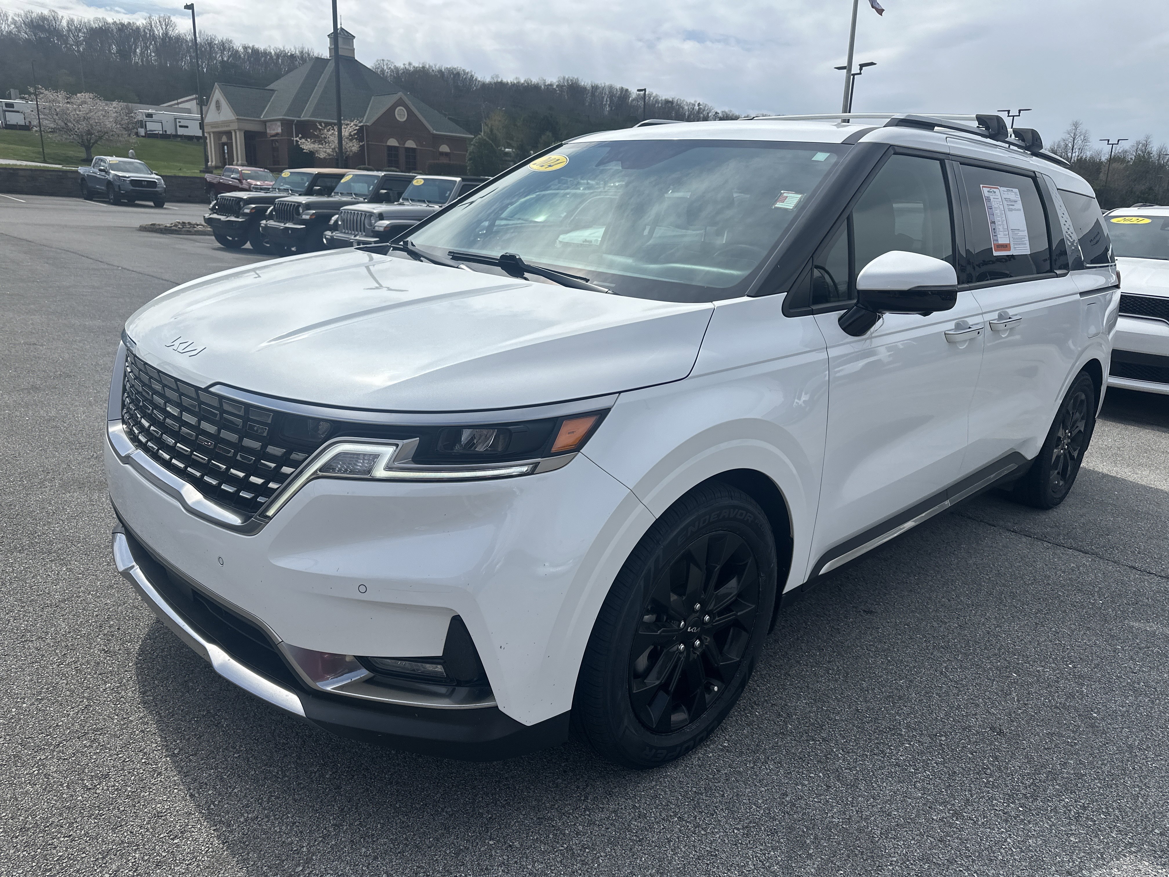 Used 2024 Kia Carnival SX image 2