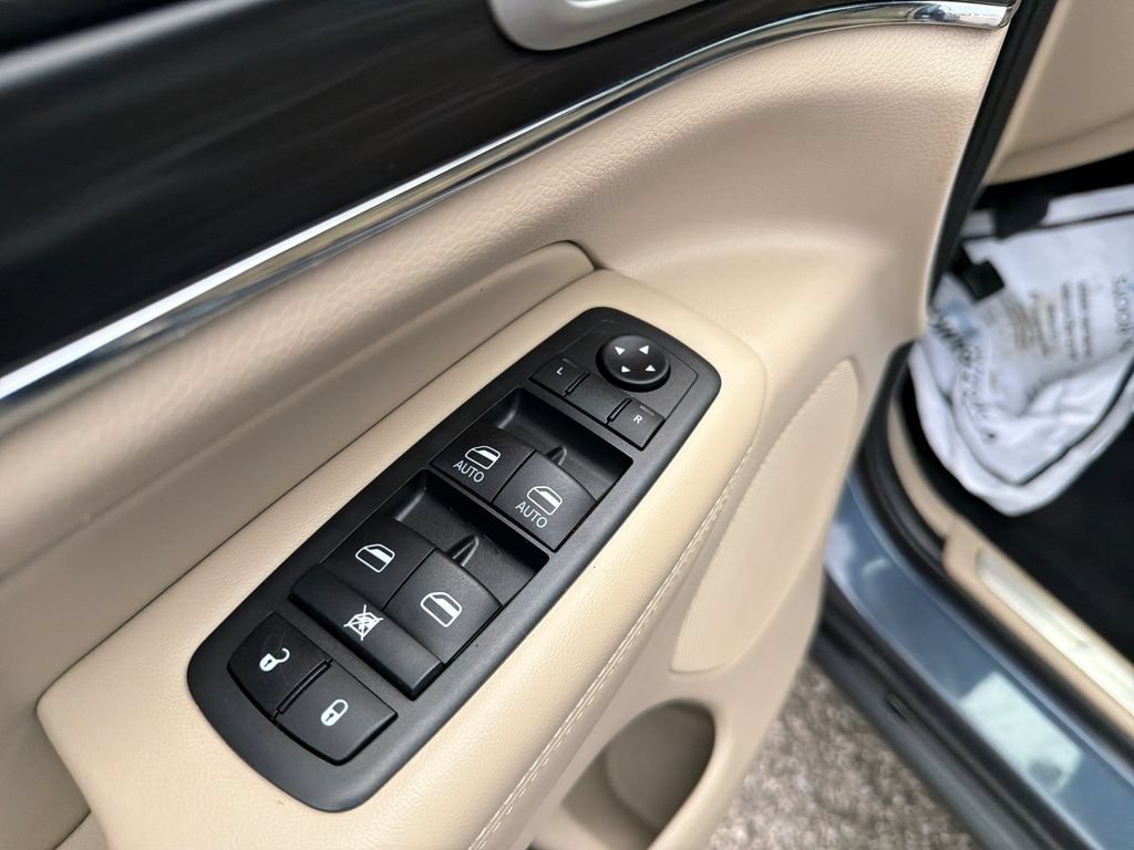 Used 2020 Jeep Grand Cherokee Limited RWD image 11