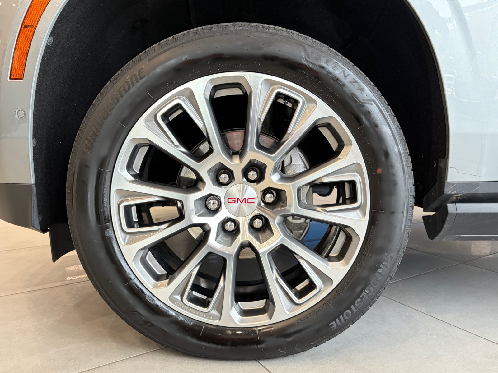 Used 2025 GMC Yukon Denali w/ Denali Reserve Package AWD/4WD image 11