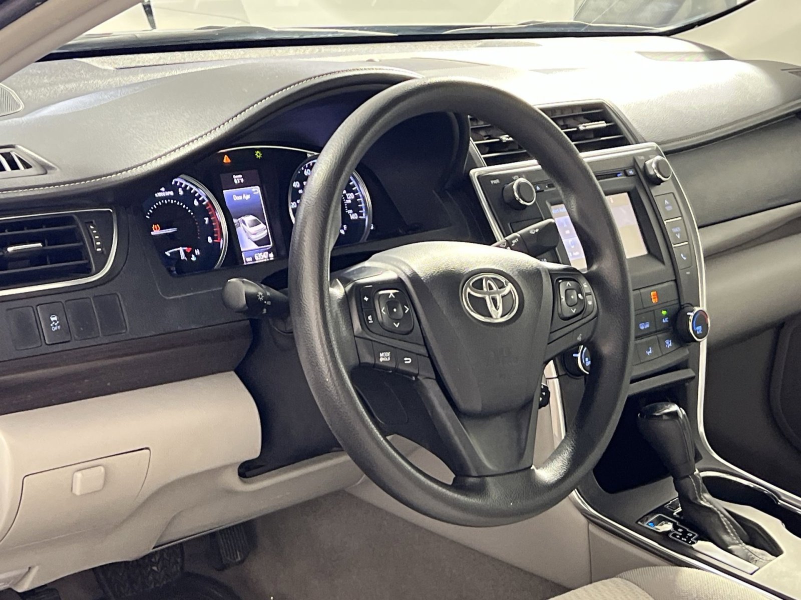 Used 2016 Toyota Camry LE image 15