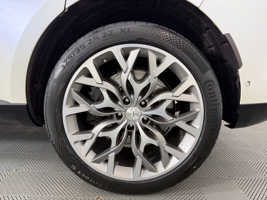 Used 2021 Aston Martin DBX image 12