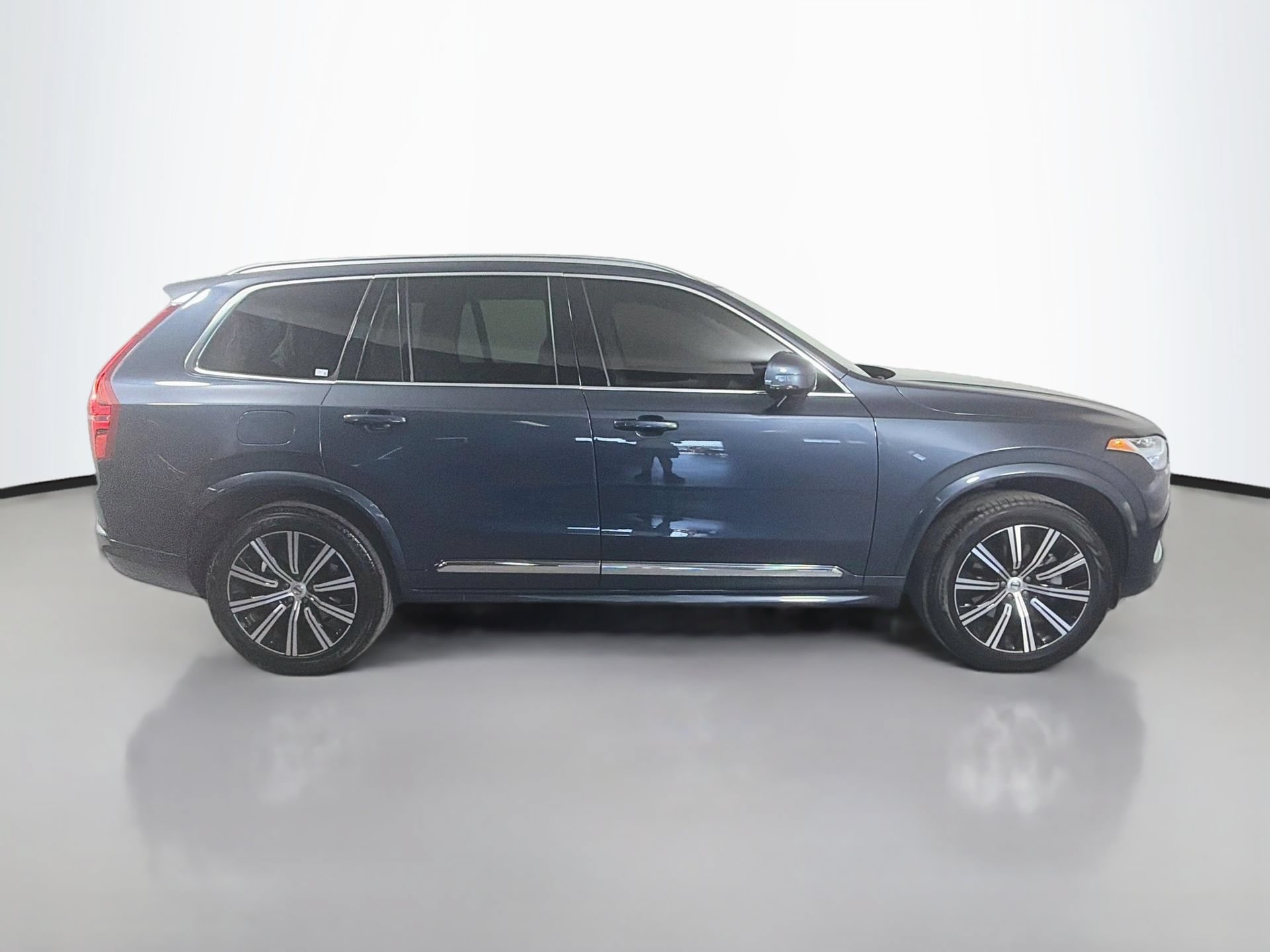 Certified 2025 Volvo XC90 B5 Core w/ Protection Package Premier AWD/4WD image 5