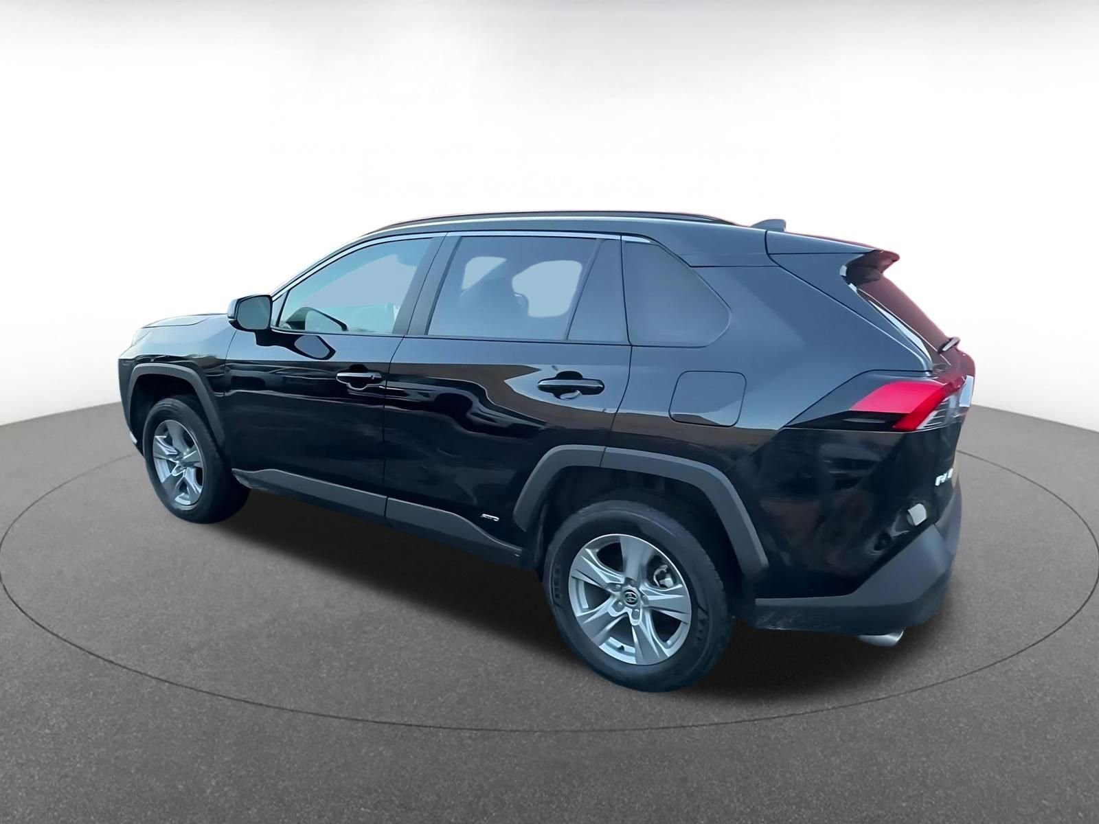 Used 2025 Toyota RAV4 LE image 10