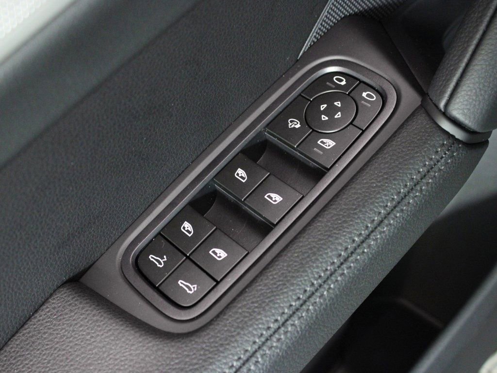 Certified 2025 Porsche Cayenne image 16