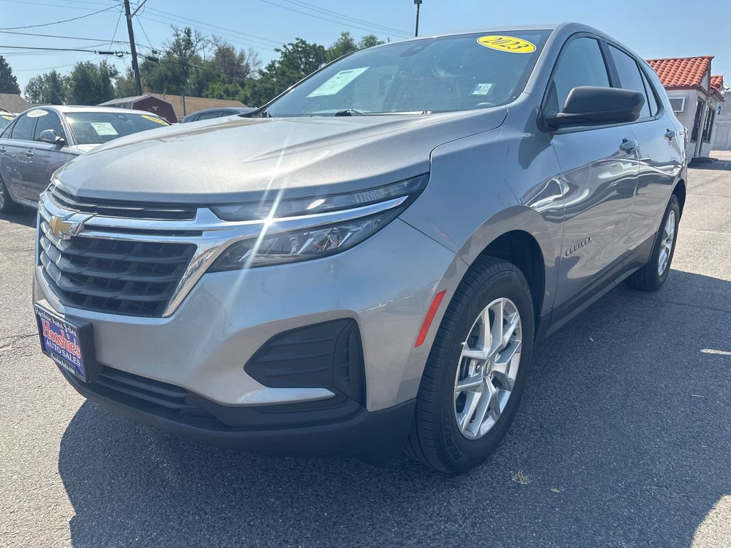 Used 2023 Chevrolet Equinox LS w/ LS Convenience Package AWD/4WD image 3