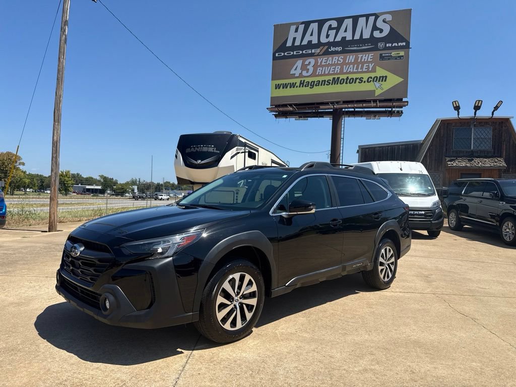Used 2023 Subaru Outback Premium AWD/4WD image 1