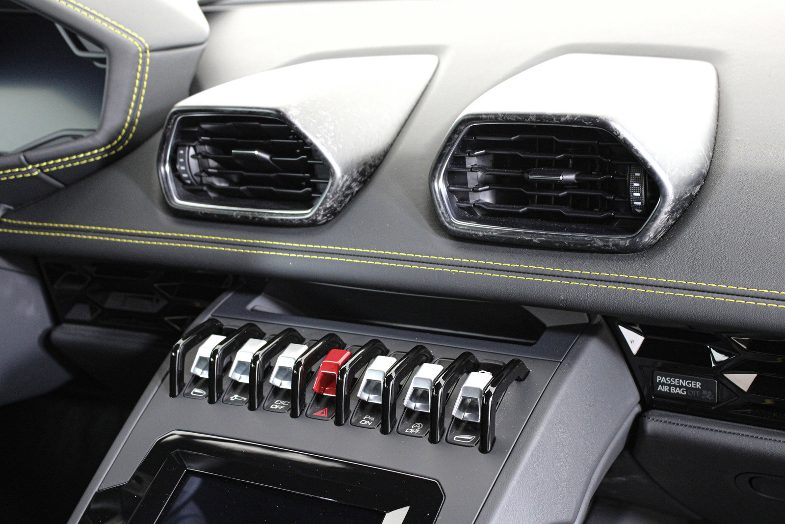 Used 2021 Lamborghini Huracan EVO RWD image 34