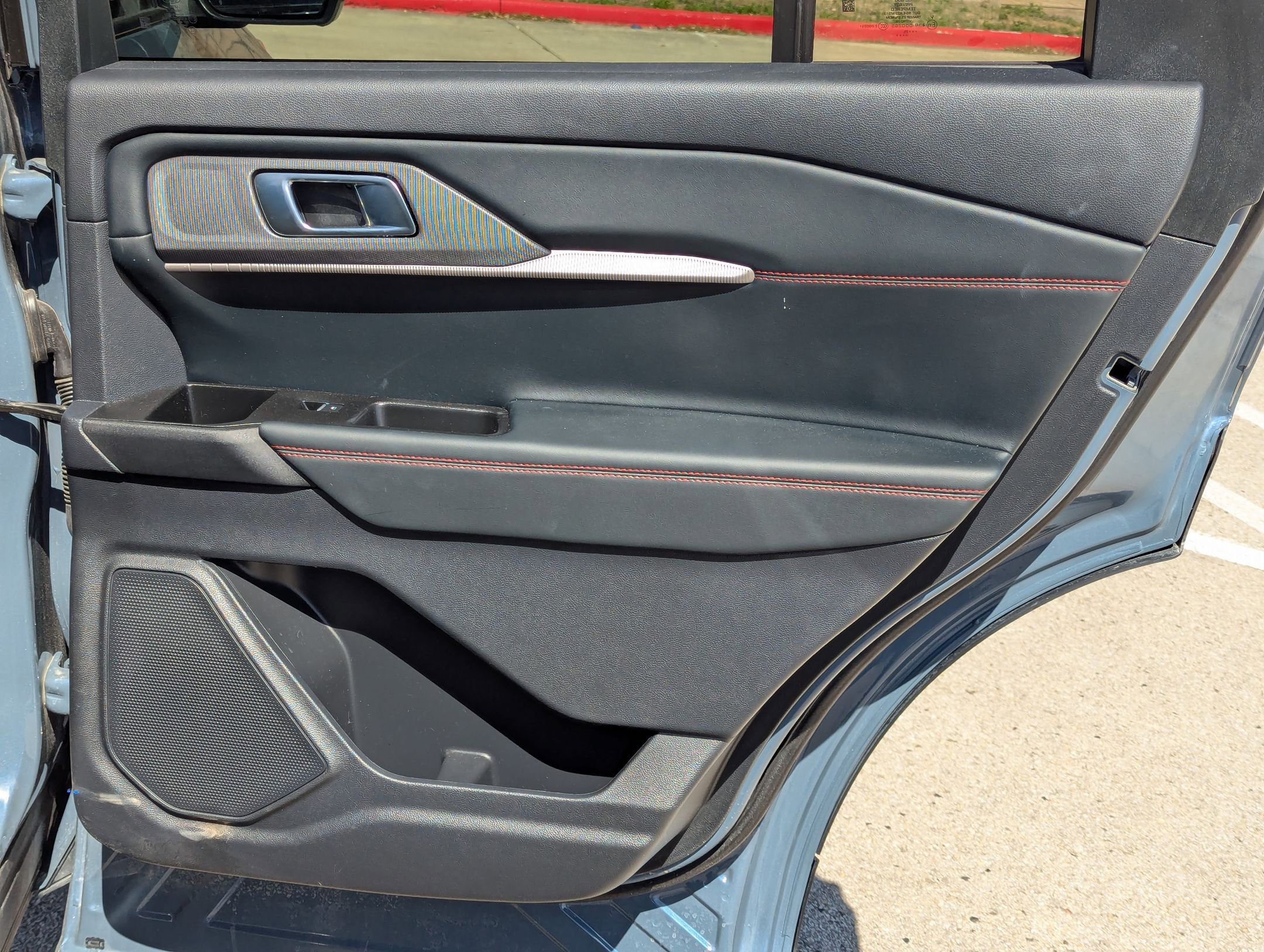 Used 2025 Ford Explorer ST image 25