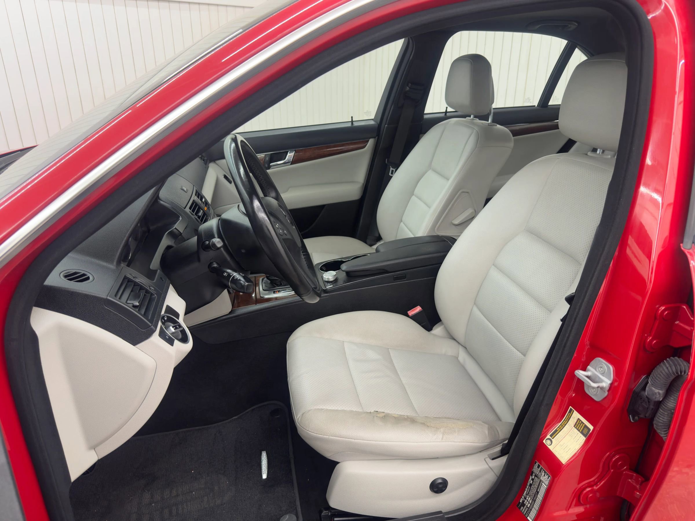 Used 2011 Mercedes-Benz C 300 4MATIC Sedan image 12