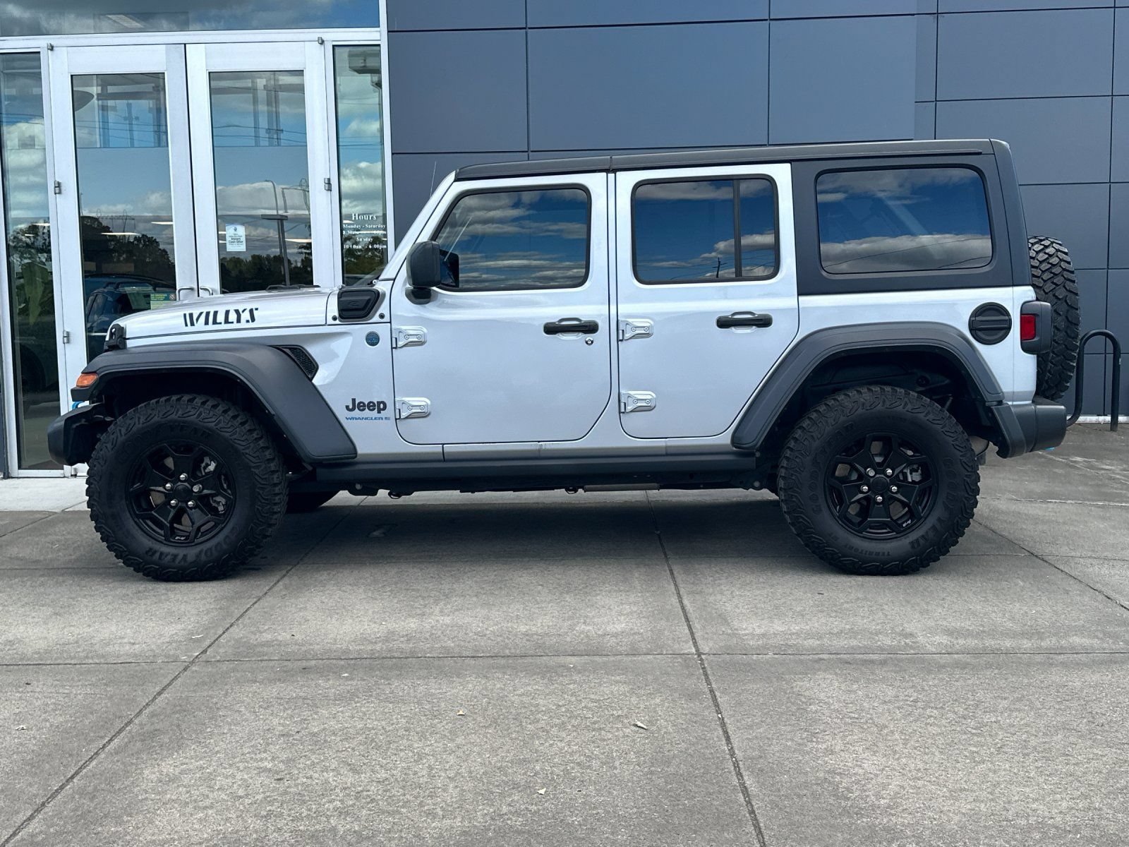 Used 2023 Jeep Wrangler Unlimited AWD/4WD image 6