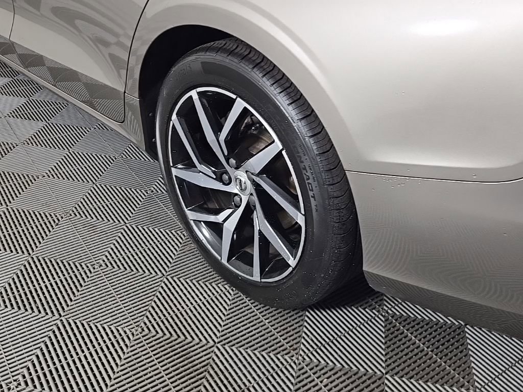 Used 2019 Volvo S60 T5 Momentum w/ Premium Package image 13