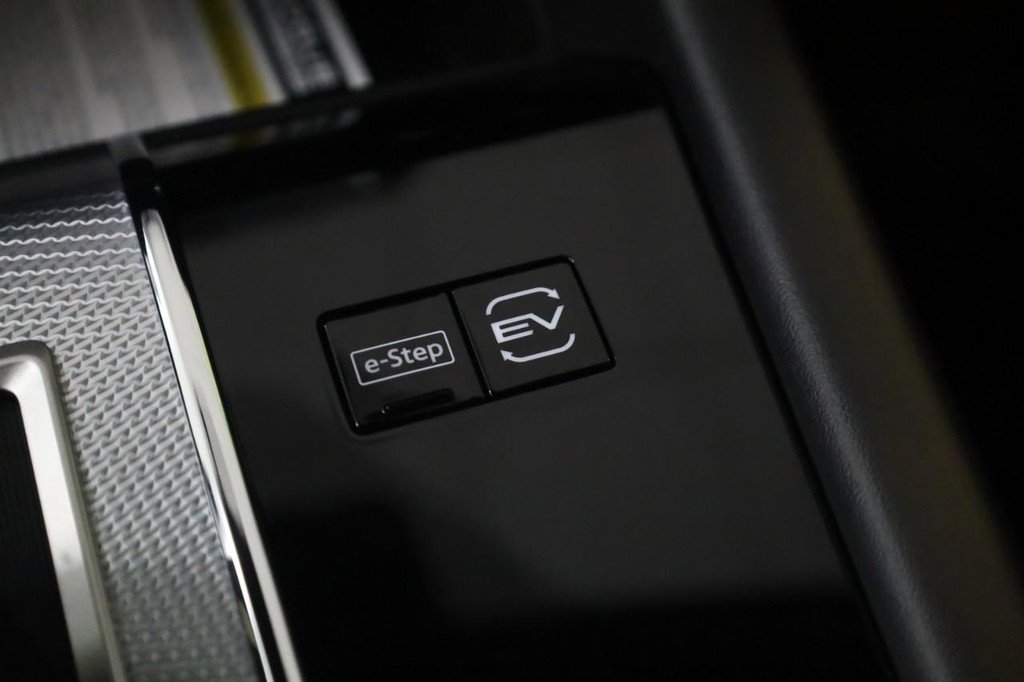 New 2026 Nissan Rogue Platinum AWD/4WD image 17