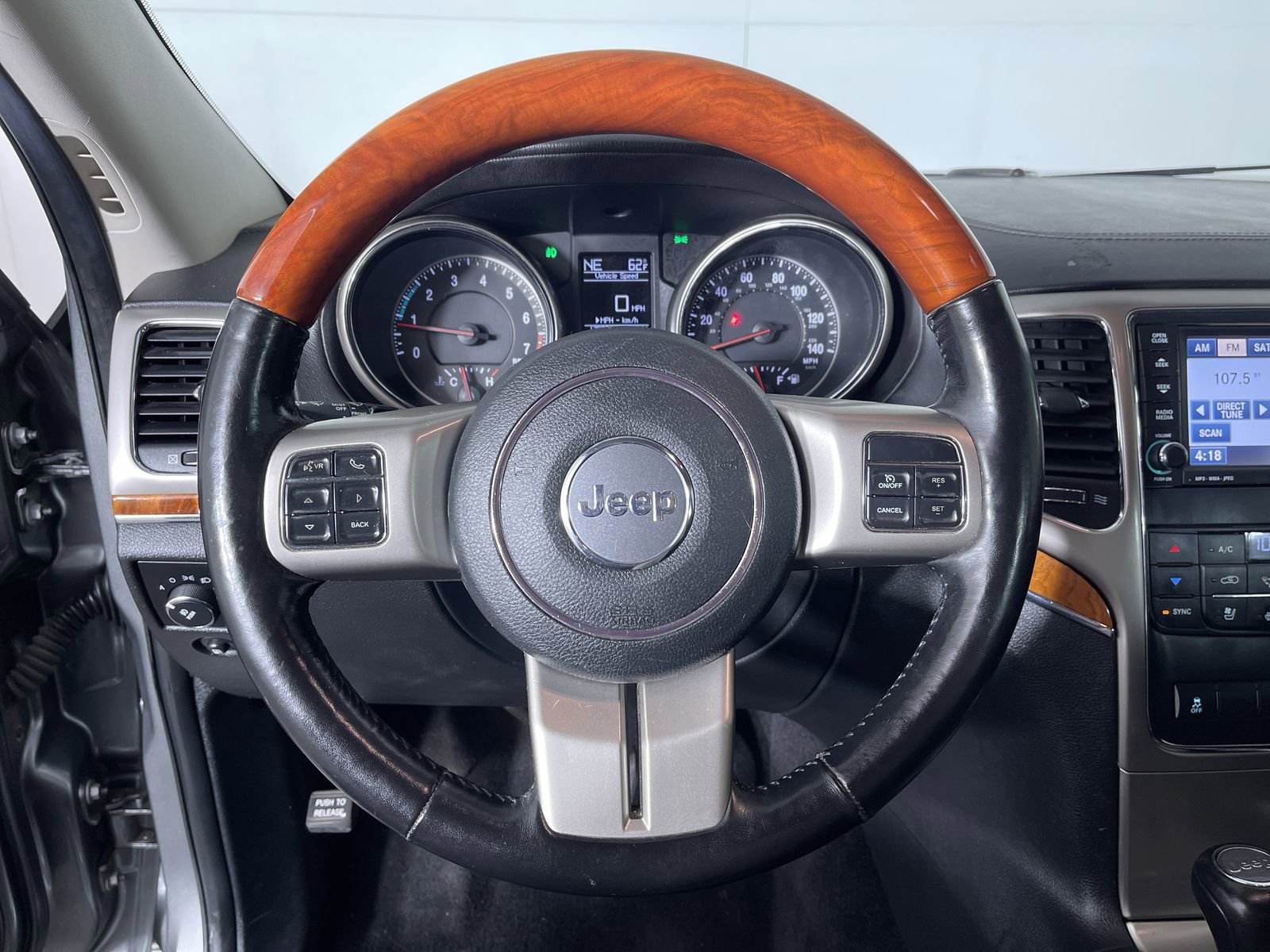 Used 2012 Jeep Grand Cherokee Overland AWD/4WD image 16