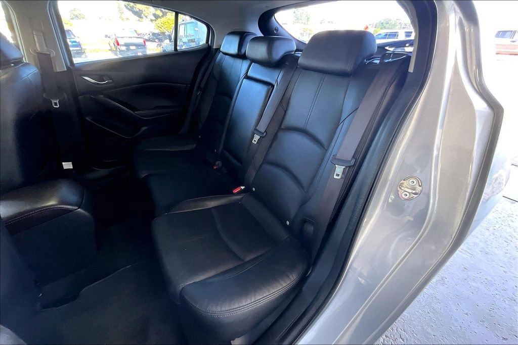 Used 2018 MAZDA MAZDA3 Grand Touring w/ Premium Equipment Package FWD image 22