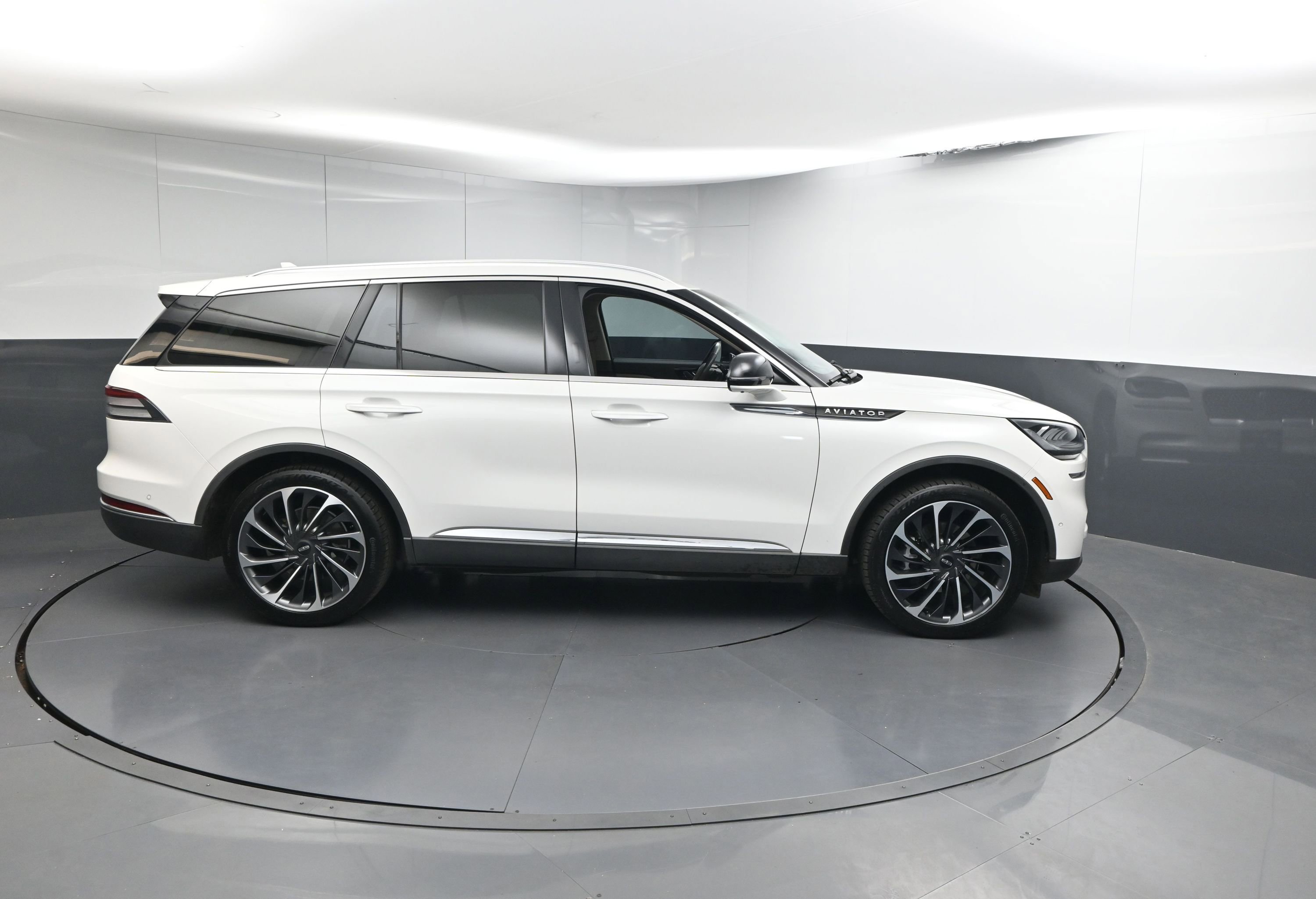 Used 2022 Lincoln Aviator Reserve w/ Equipment Group 201A image 26