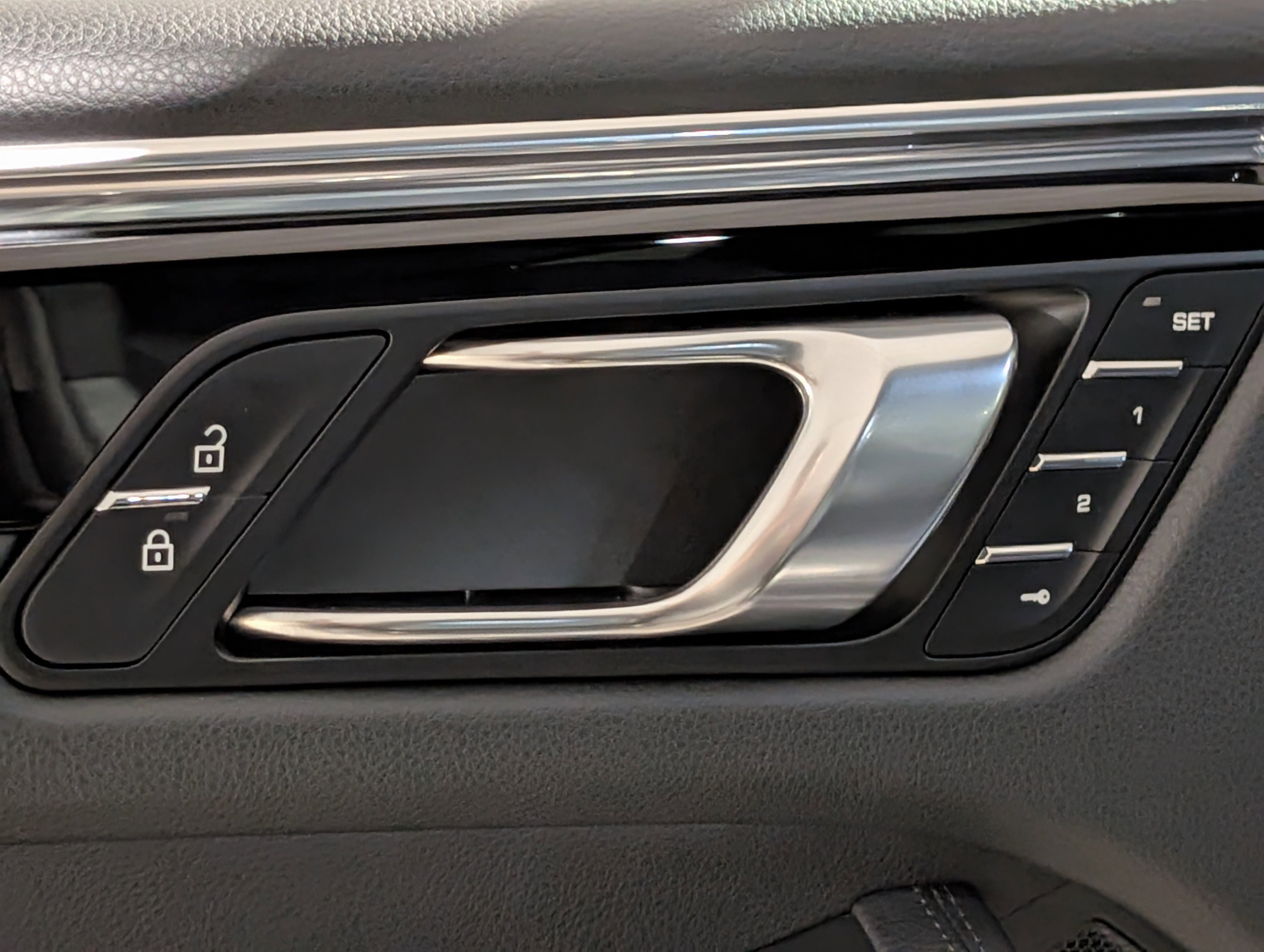 Certified 2025 Porsche Macan image 22