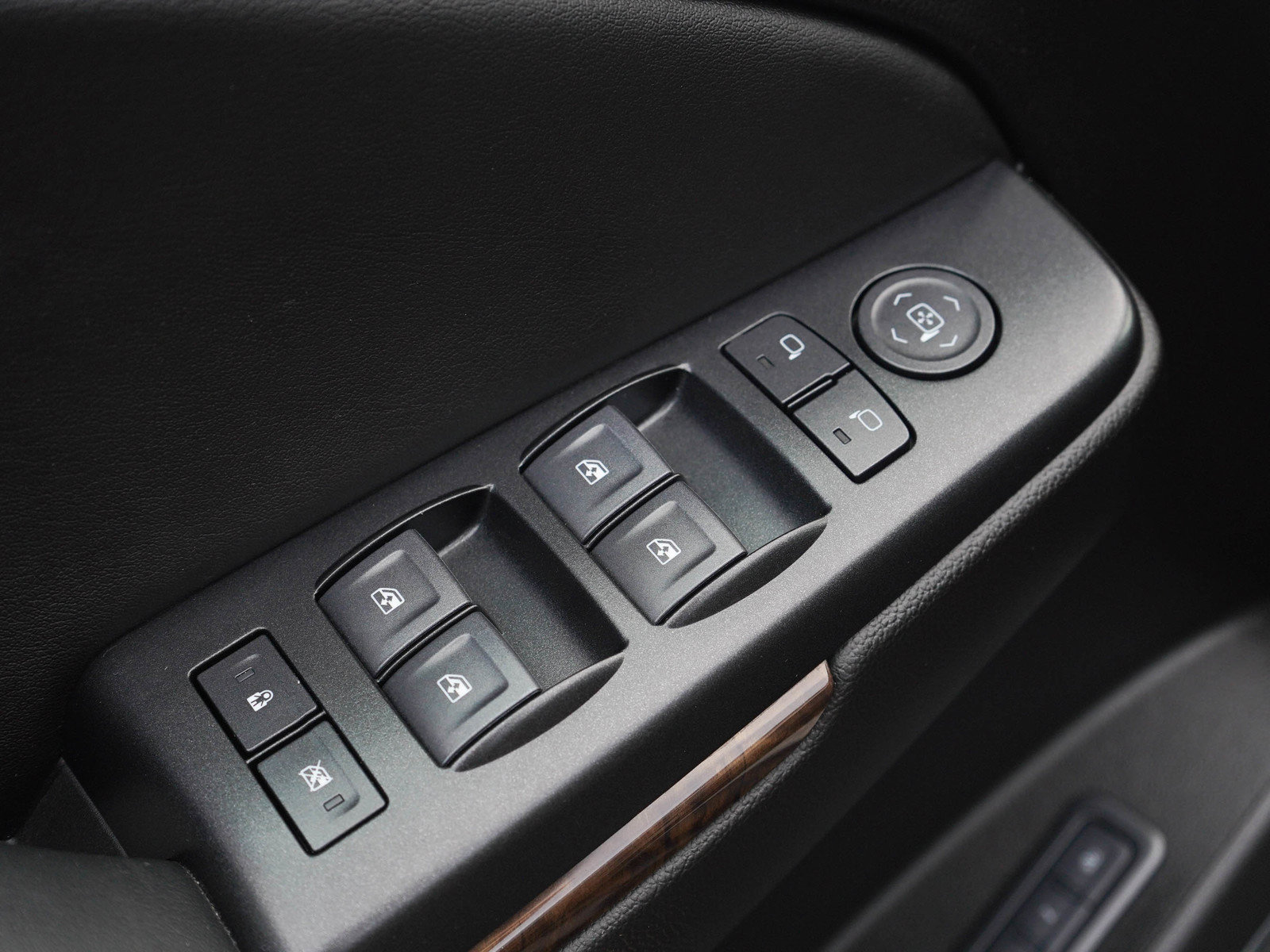Used 2019 Chevrolet Tahoe LT w/ RST Edition AWD/4WD image 22