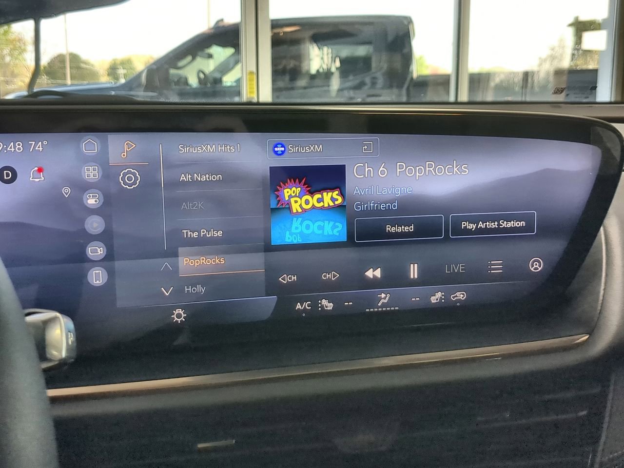 Used 2025 Buick Envision Avenir AWD/4WD image 13