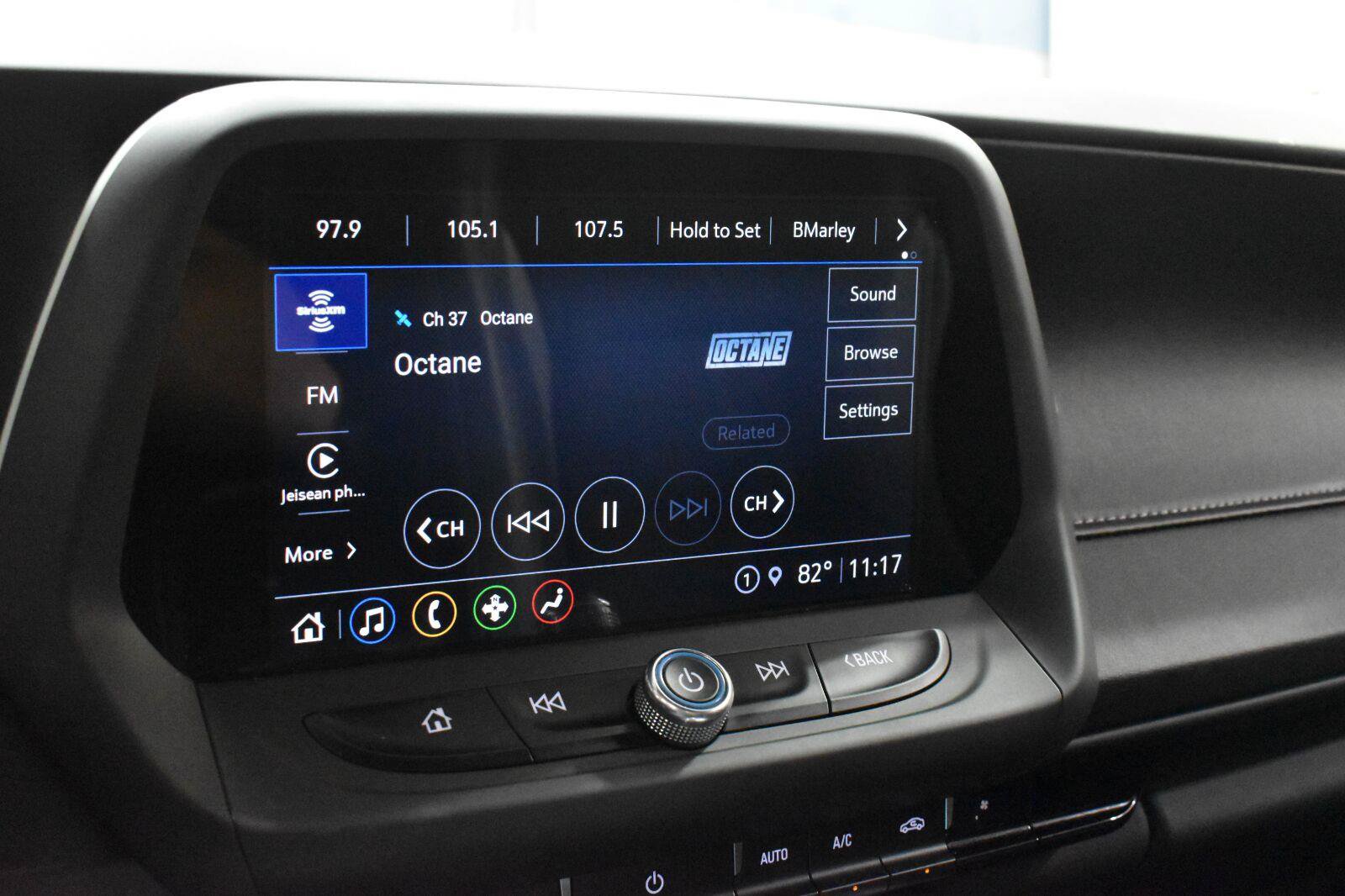Used 2021 Chevrolet Camaro LT RWD image 11