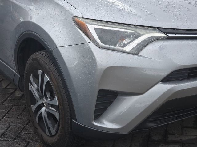 Used 2018 Toyota RAV4 LE image 4