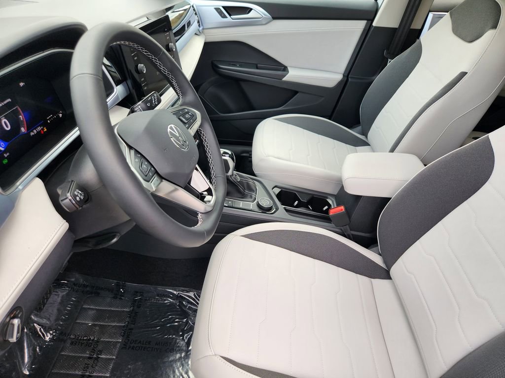 New 2026 Volkswagen Taos SE image 4