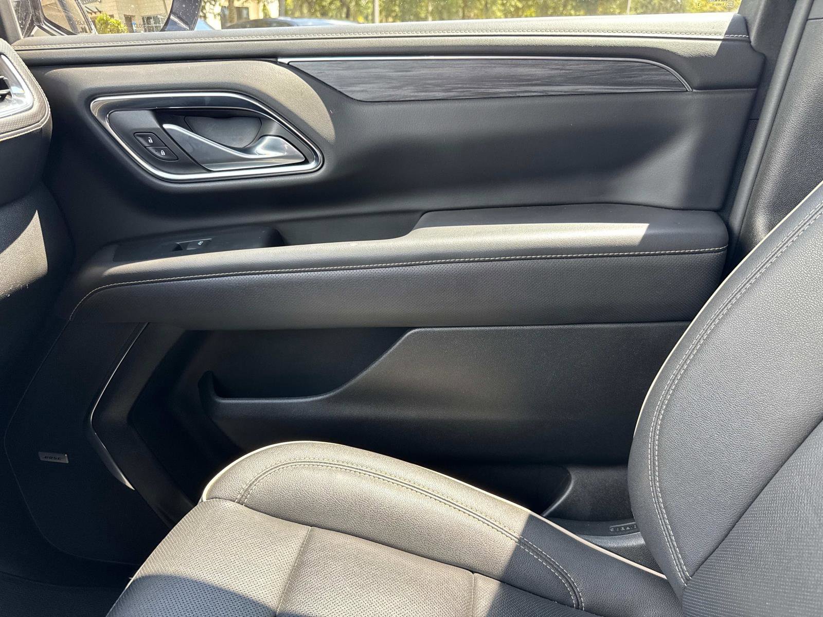 Used 2022 GMC Yukon SLT w/ SLT Premium Package image 24