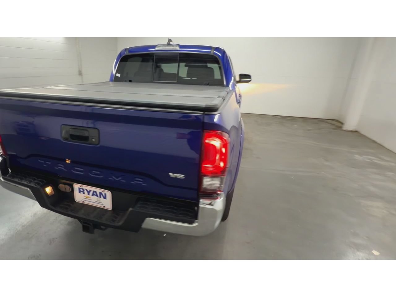 Used 2023 Toyota Tacoma SR5 RWD image 8