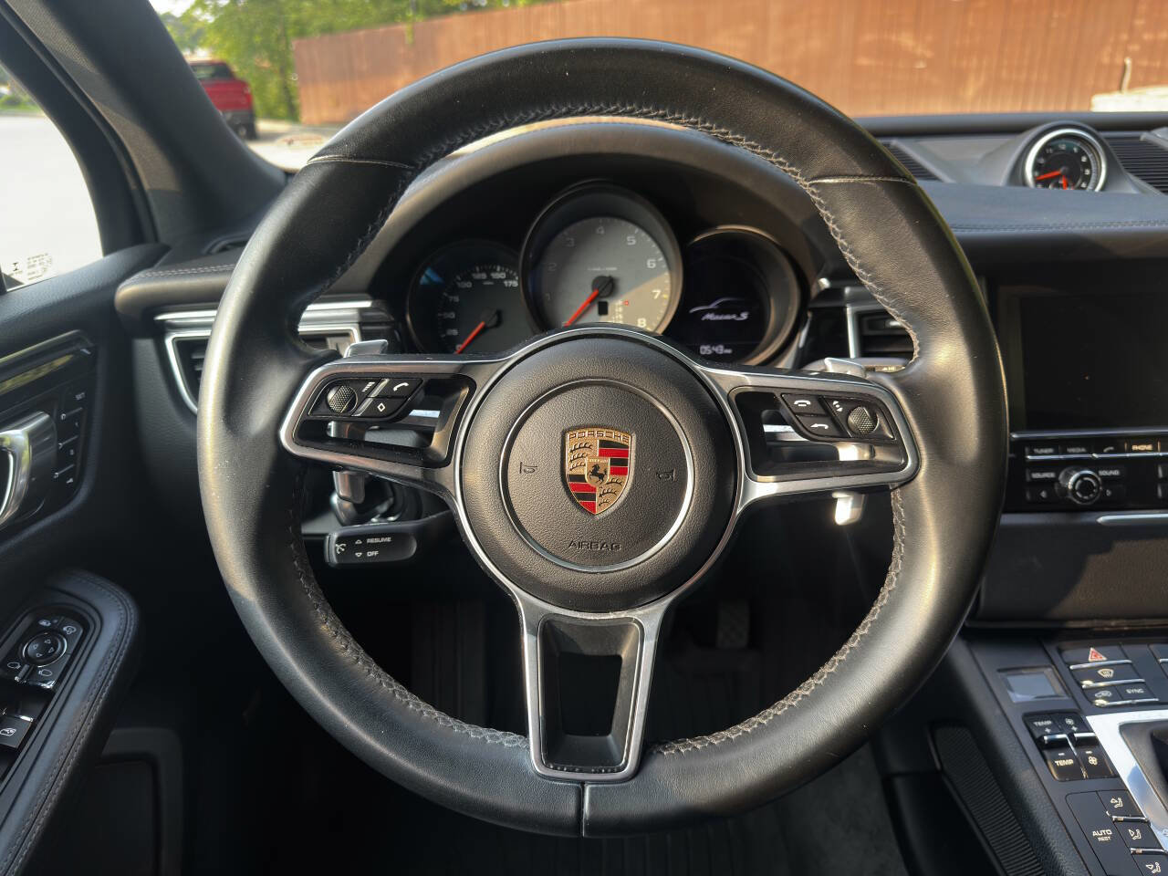 Used 2016 Porsche Macan S image 25