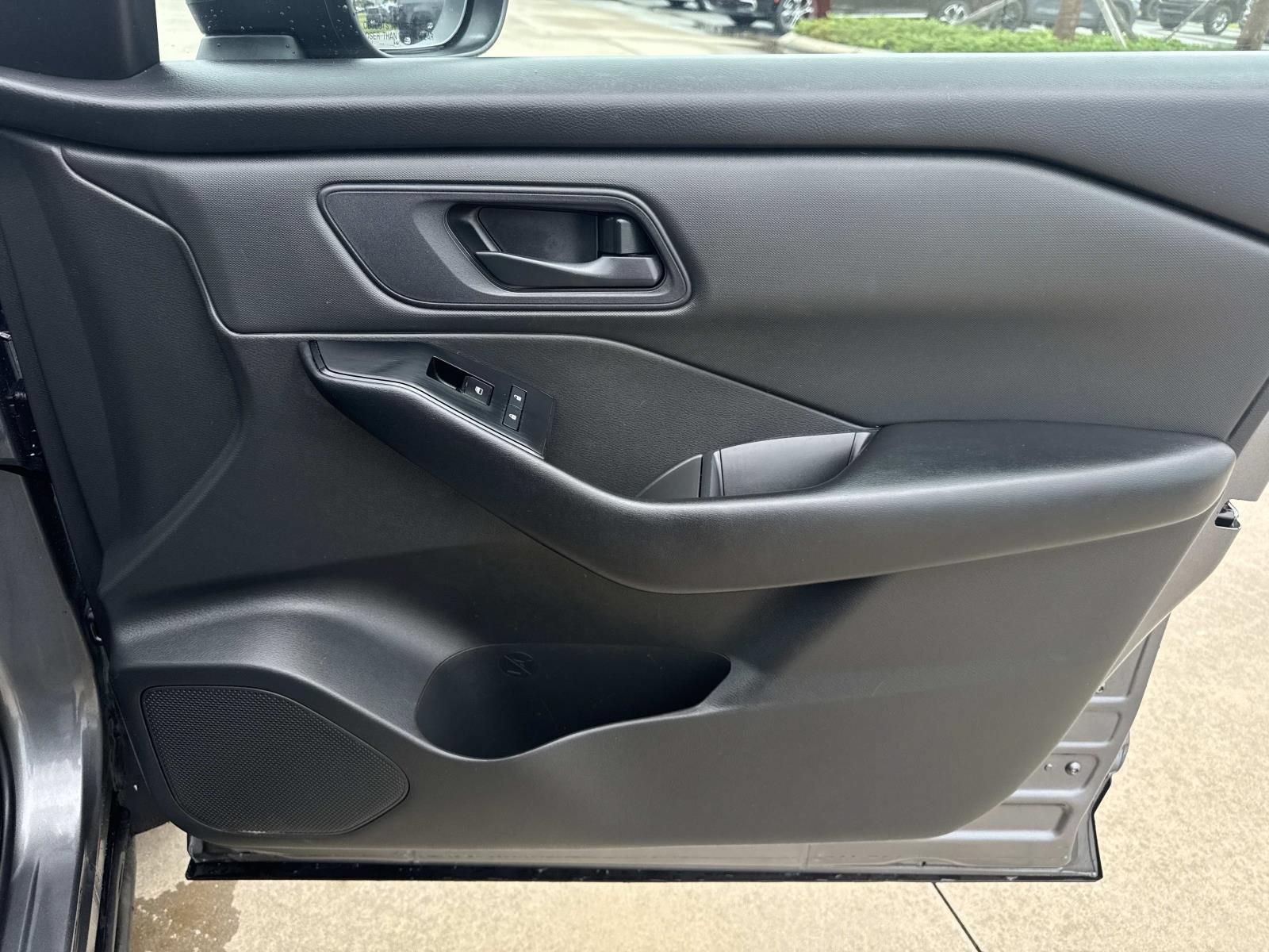 Used 2024 Nissan Rogue S AWD/4WD image 13