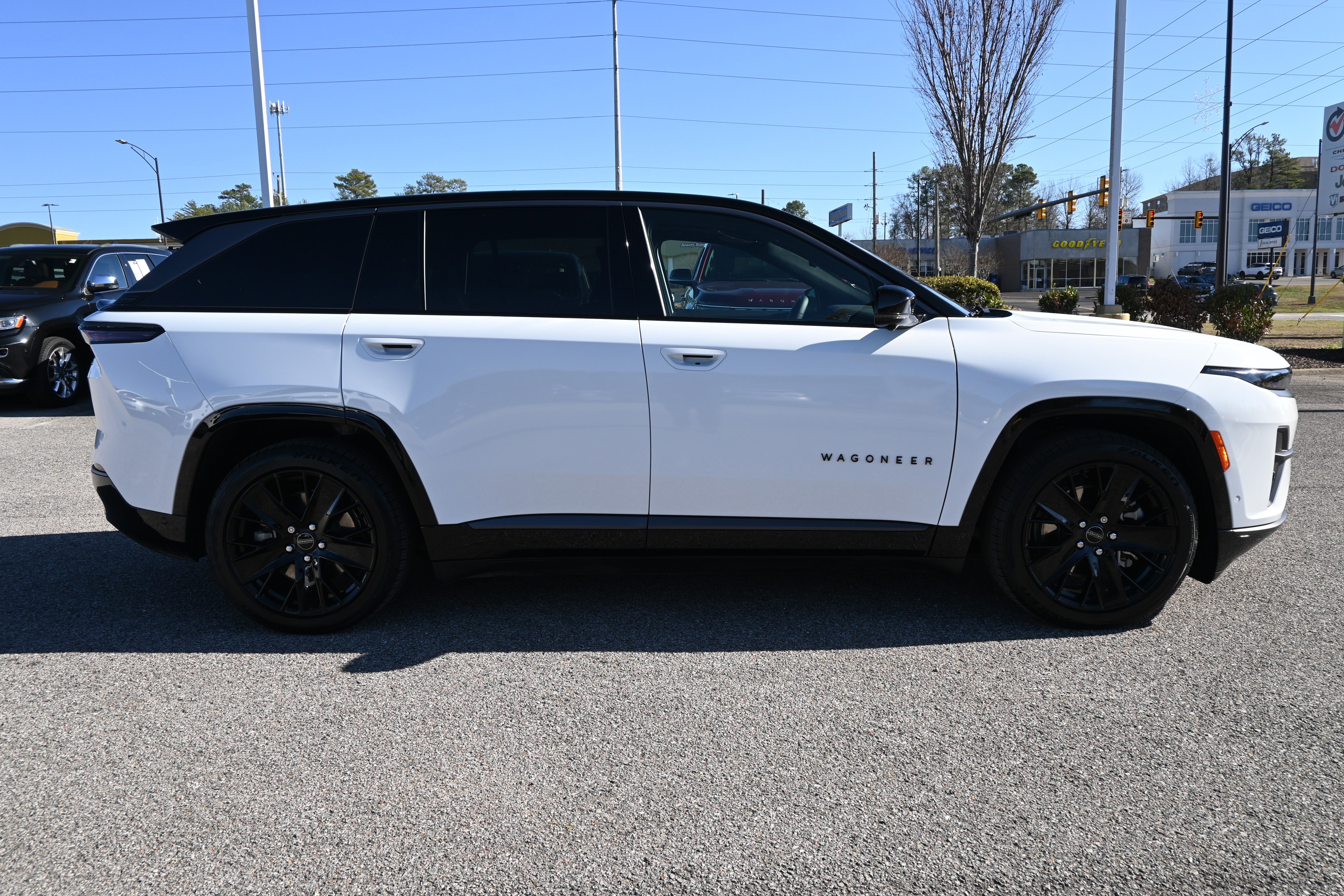 Used 2024 Jeep Wagoneer Launch Edition image 12