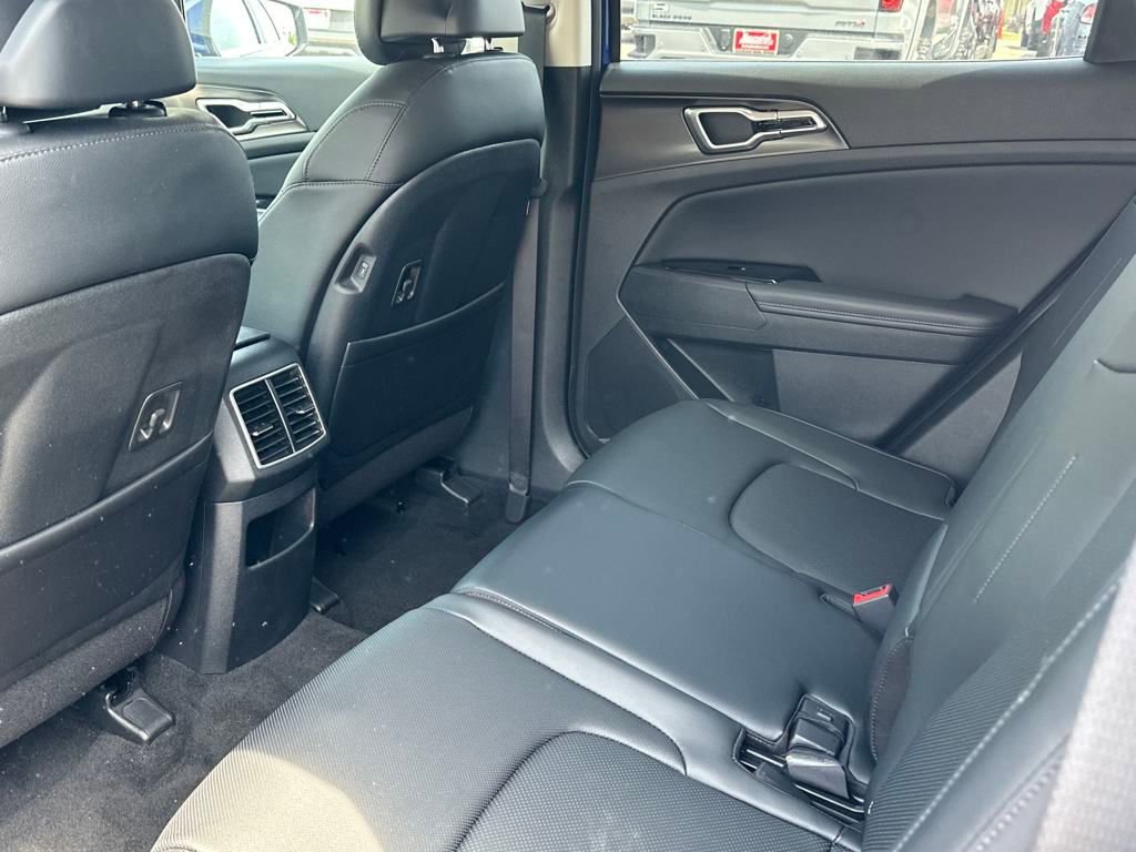 Used 2024 Kia Sportage EX image 10