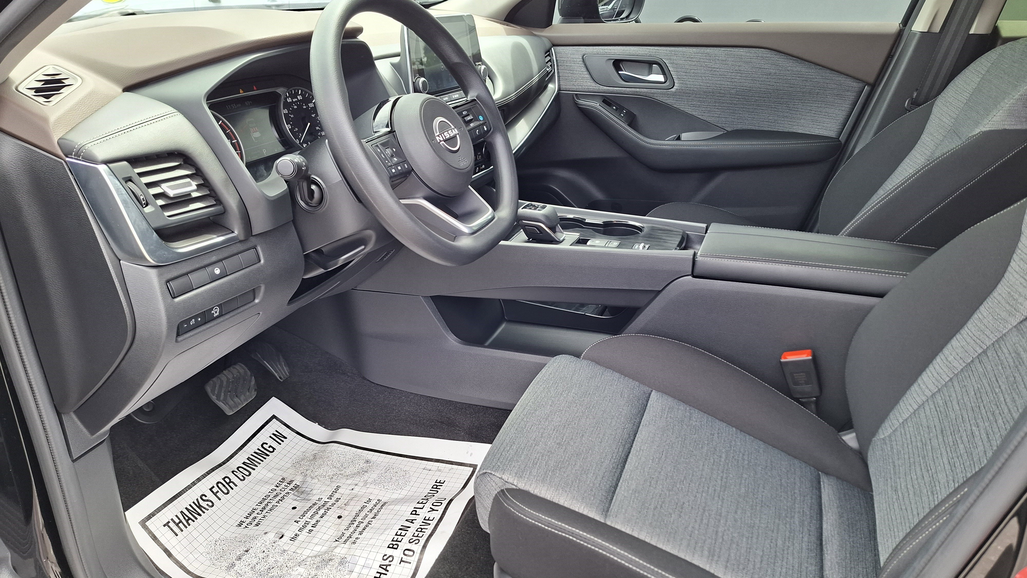 Used 2023 Nissan Rogue SV image 9