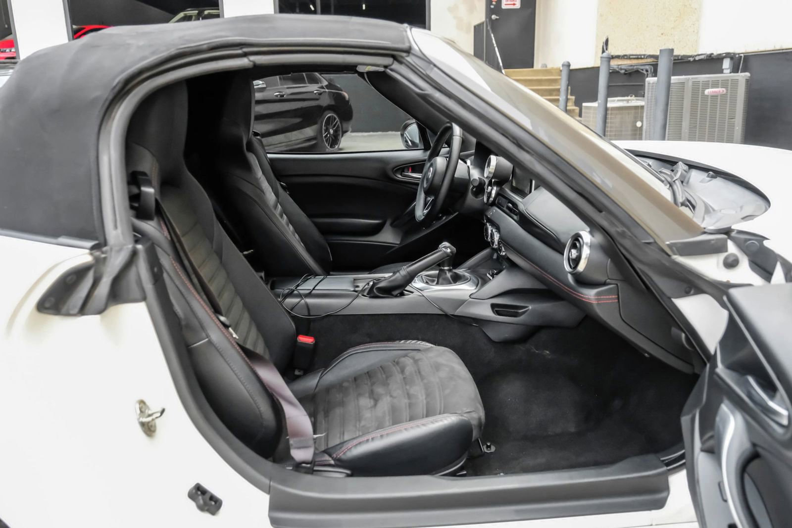 Used 2017 FIAT 124 Spider RWD image 29