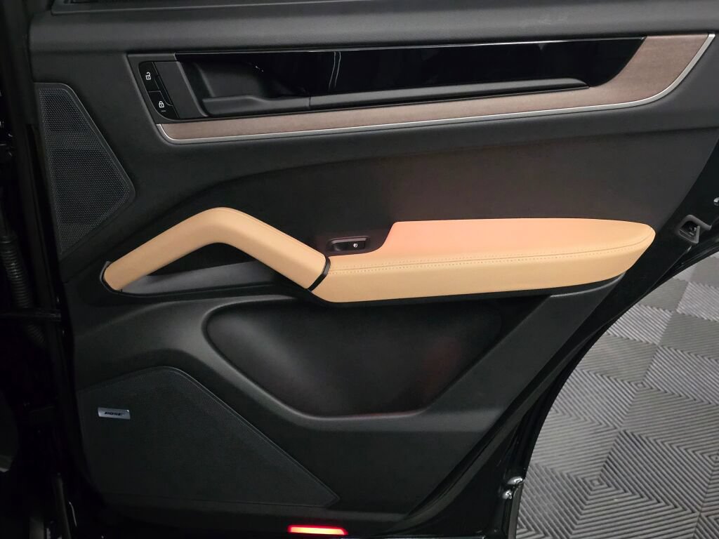 Certified 2026 Porsche Cayenne AWD/4WD image 27