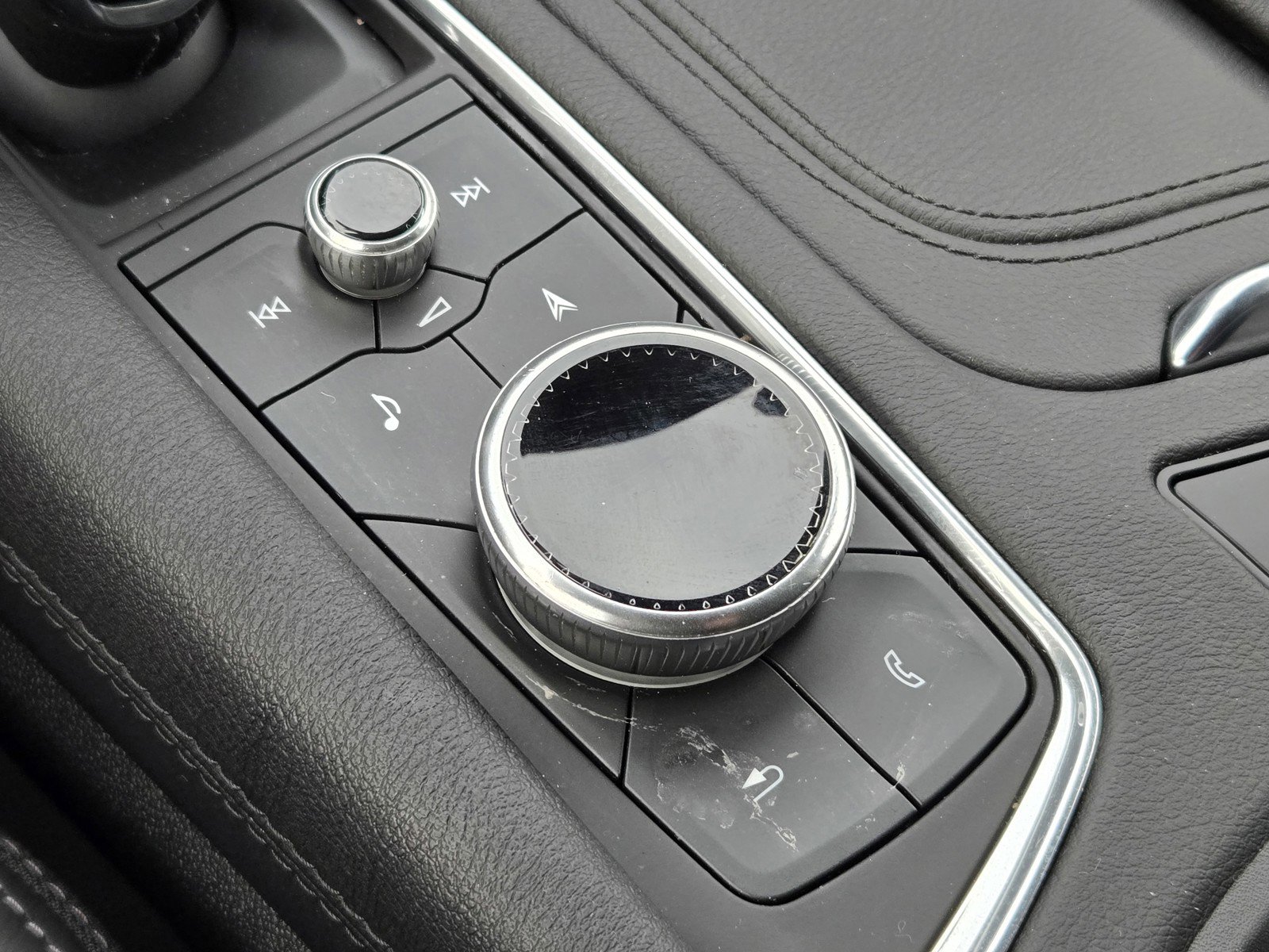 Certified 2025 Cadillac XT5 Premium Luxury image 23