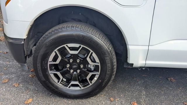 Used 2022 Ford F150 Lightning Pro image 9