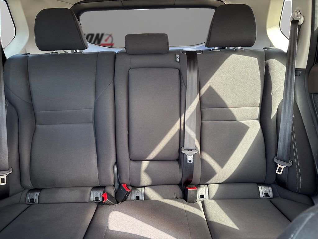 Used 2023 Nissan Rogue S image 18