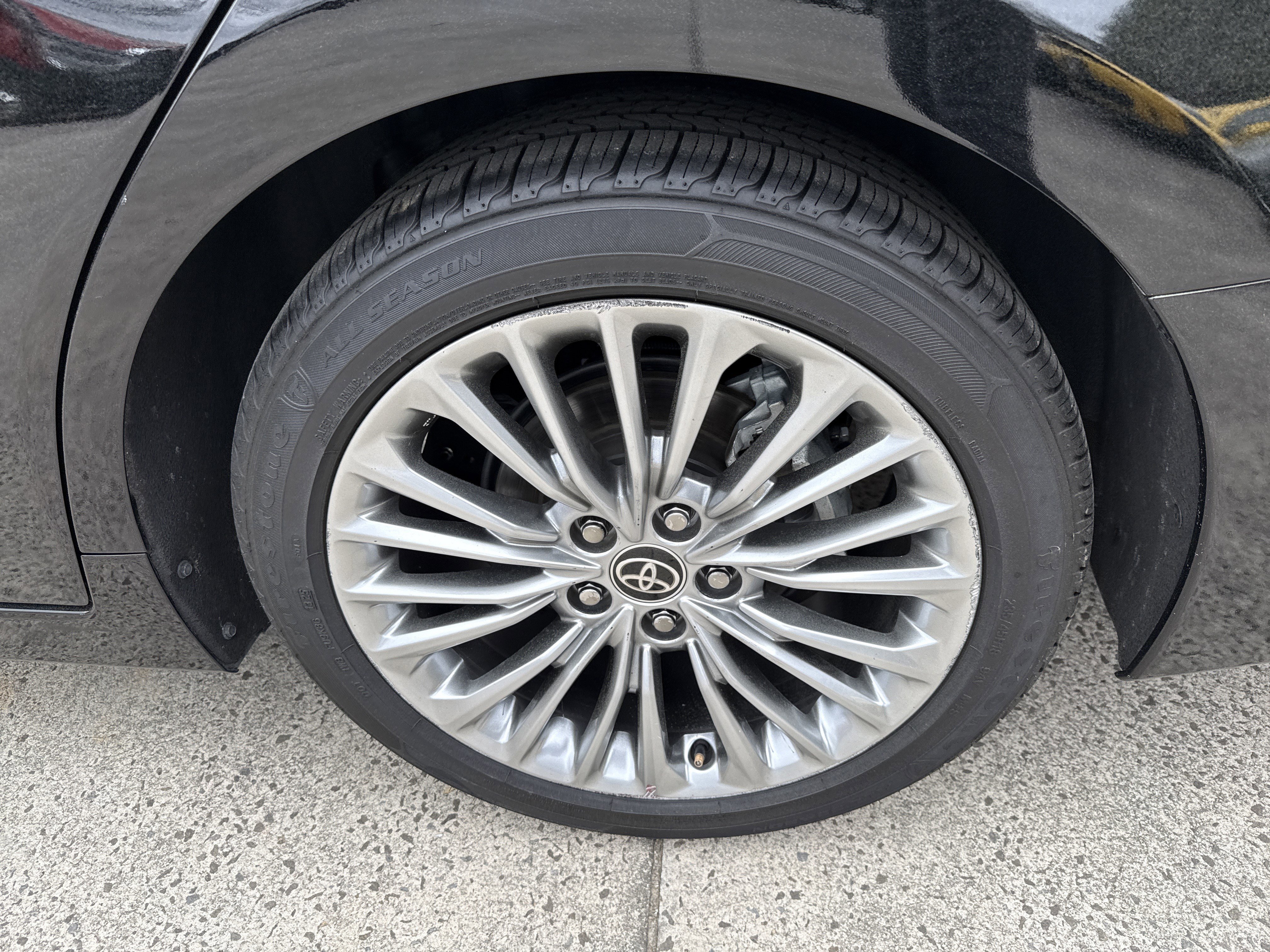 Used 2022 Toyota Avalon Limited w/ Advanced Safety Package image 19