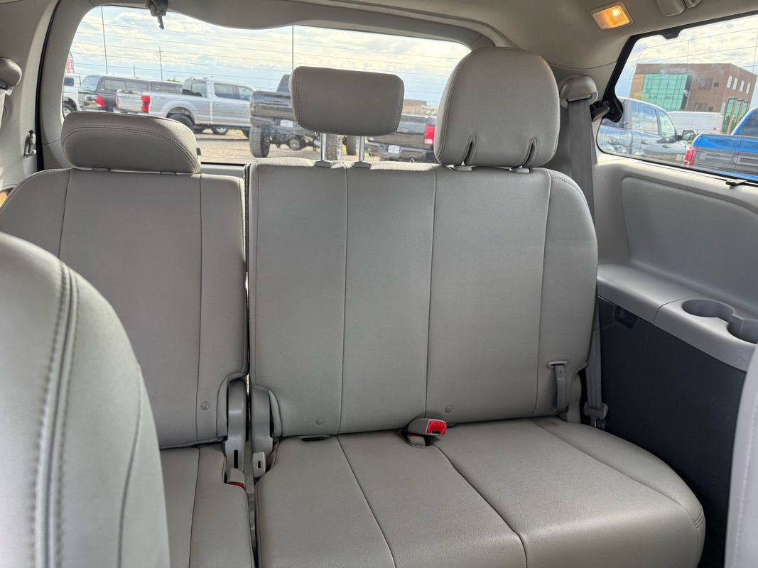 Used 2017 Toyota Sienna XLE w/ XLE Navigation Package AWD/4WD image 25