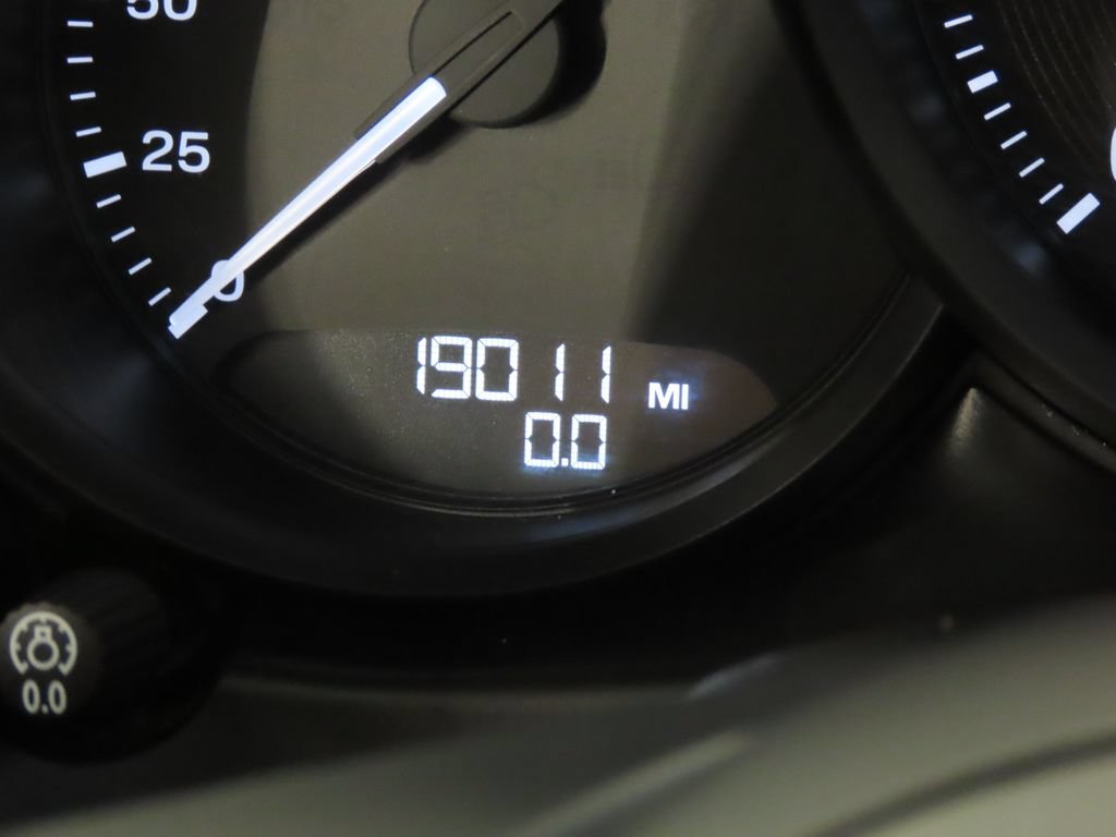 Certified 2024 Porsche Macan Turbo AWD/4WD image 18