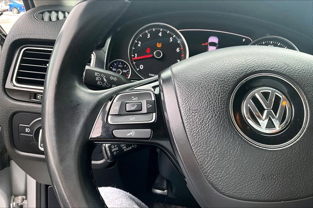 Used 2013 Volkswagen Touareg VR6 image 14