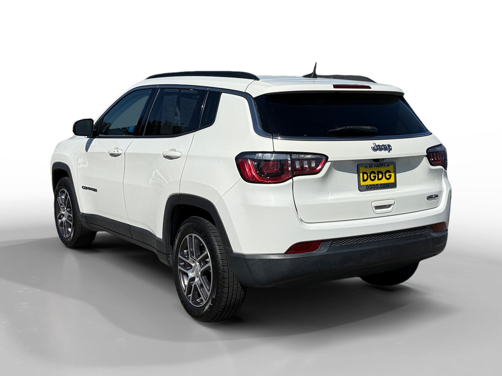 Used 2018 Jeep Compass Latitude w/ Popular Equipment Group FWD image 3