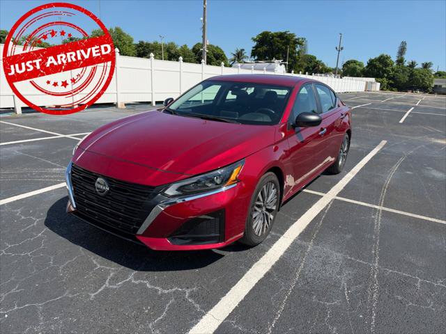 Used 2024 Nissan Altima 2.5 SV FWD image 2