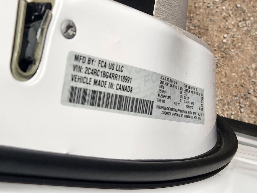 Used 2024 Chrysler Pacifica Touring-L image 32