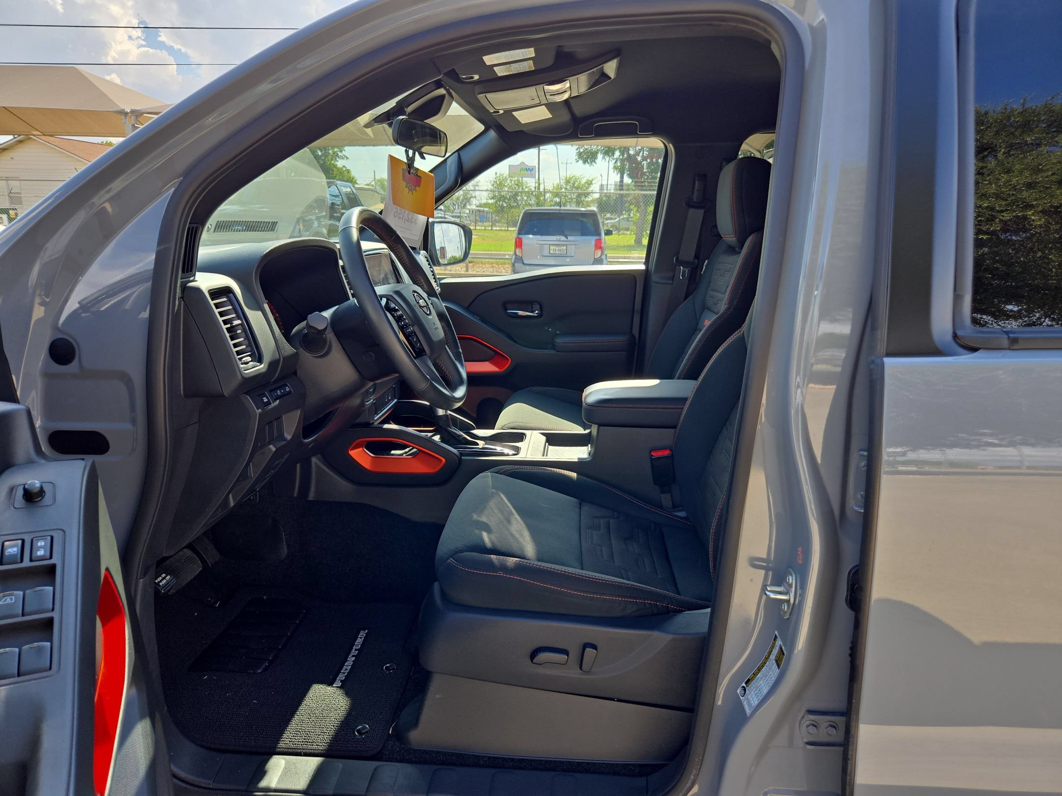 Used 2024 Nissan Frontier Pro-X RWD image 9
