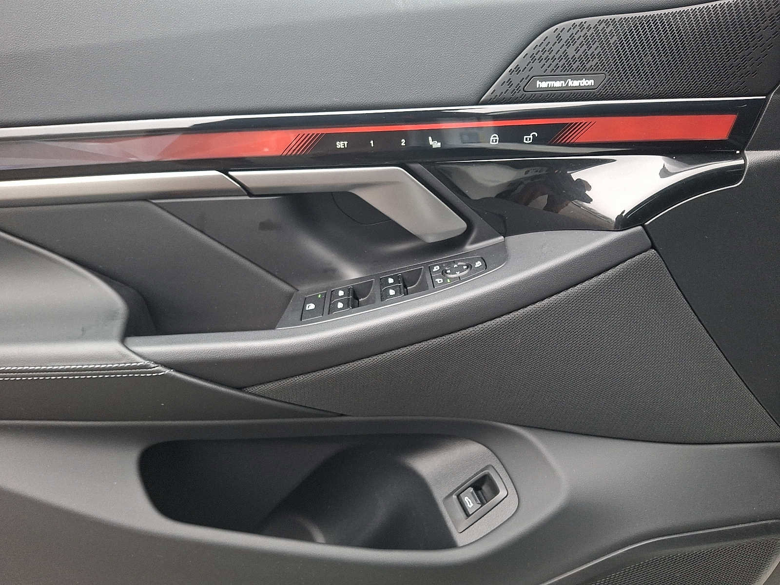 Used 2025 BMW i5 xDrive40 w/ Premium Package image 12