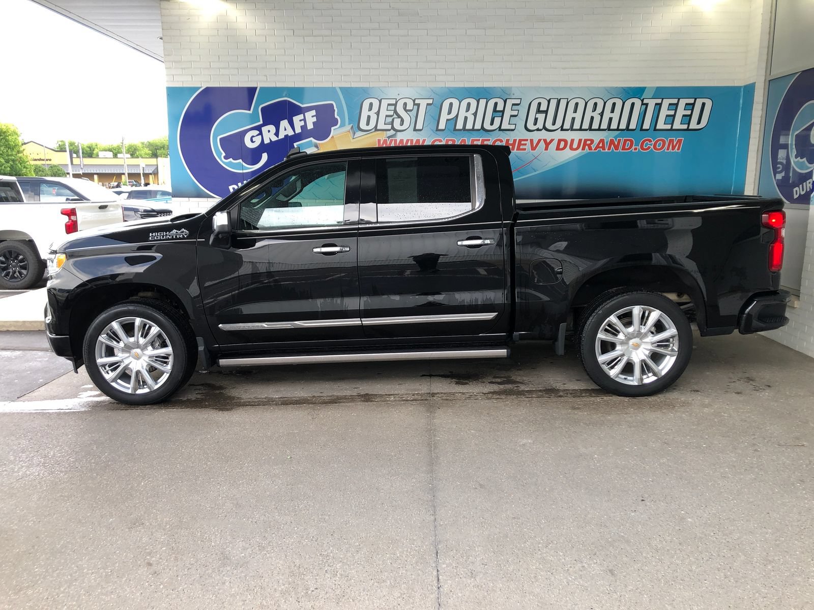 Used 2023 Chevrolet Silverado 1500 High Country w/ High Country Premium Package AWD/4WD image 5