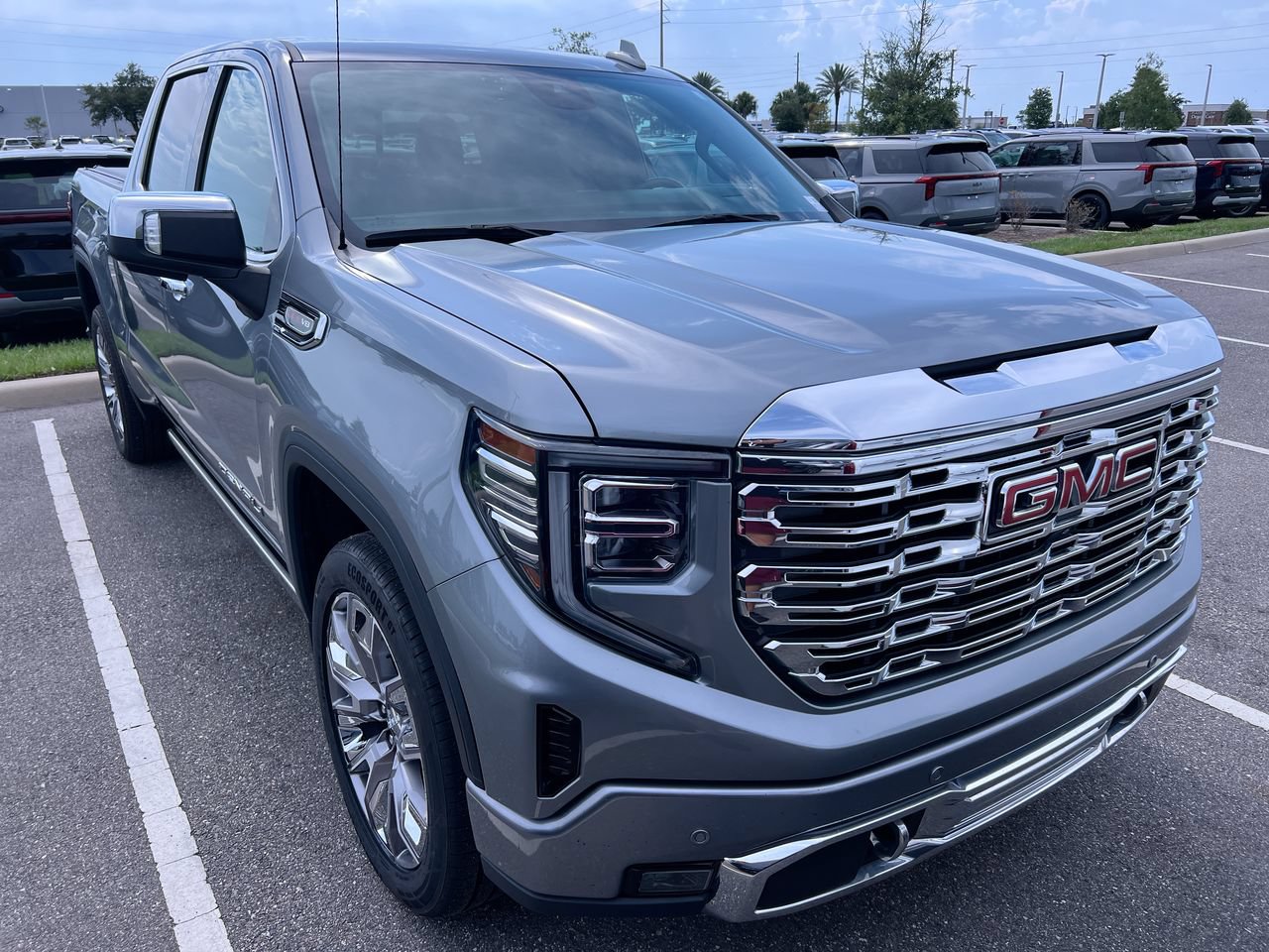 Used 2023 GMC Sierra 1500 Denali w/ Denali Reserve Package AWD/4WD image 2