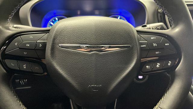 Used 2024 Chrysler Pacifica Select image 15